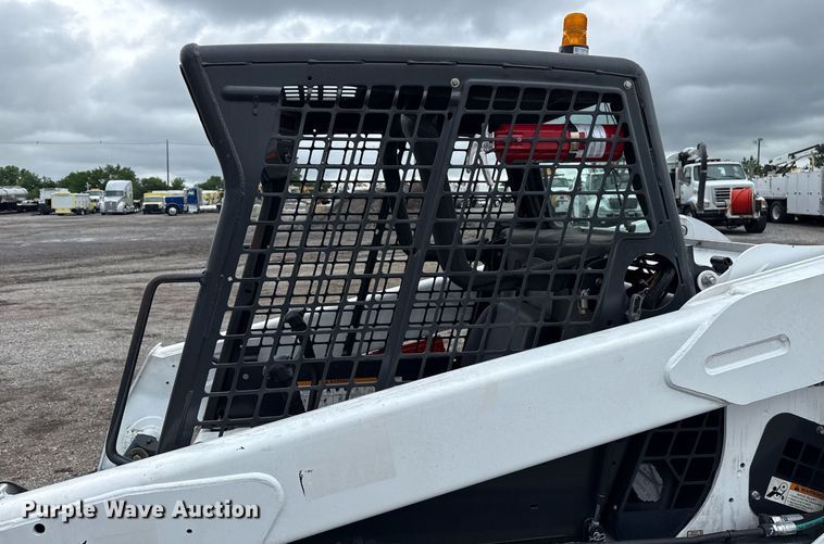 image for item EG5860 2007 Bobcat S220 skid steer loader