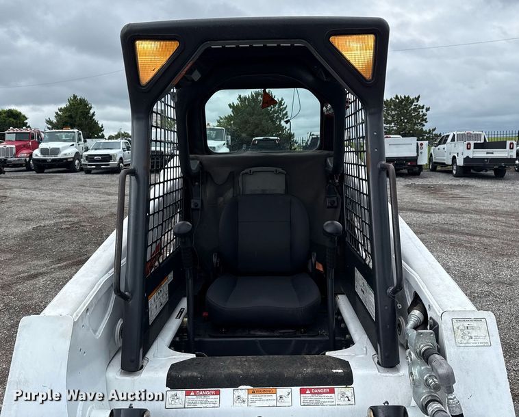 image for item EG5860 2007 Bobcat S220 skid steer loader