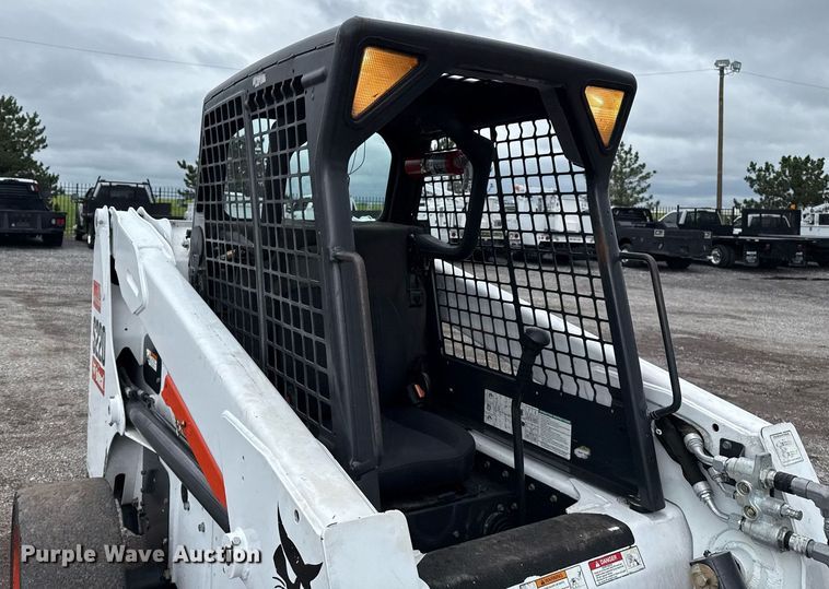 image for item EG5860 2007 Bobcat S220 skid steer loader