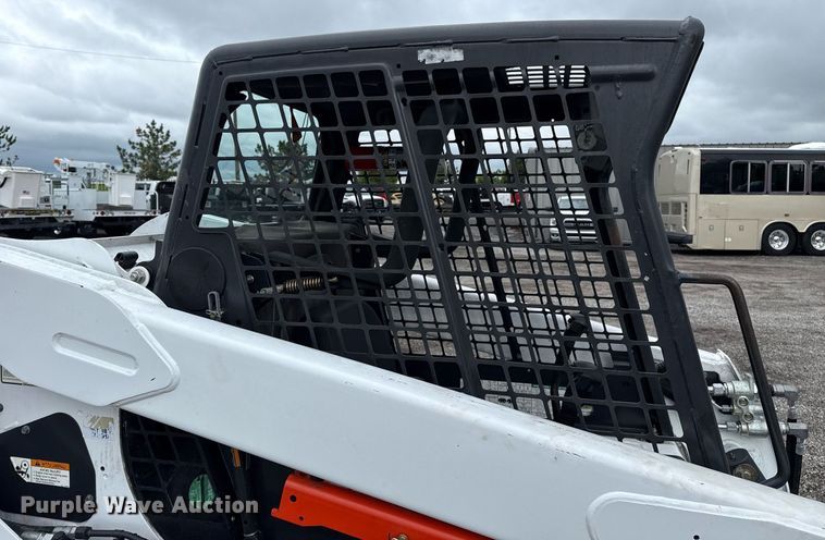 image for item EG5860 2007 Bobcat S220 skid steer loader