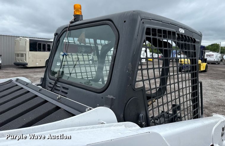 image for item EG5860 2007 Bobcat S220 skid steer loader