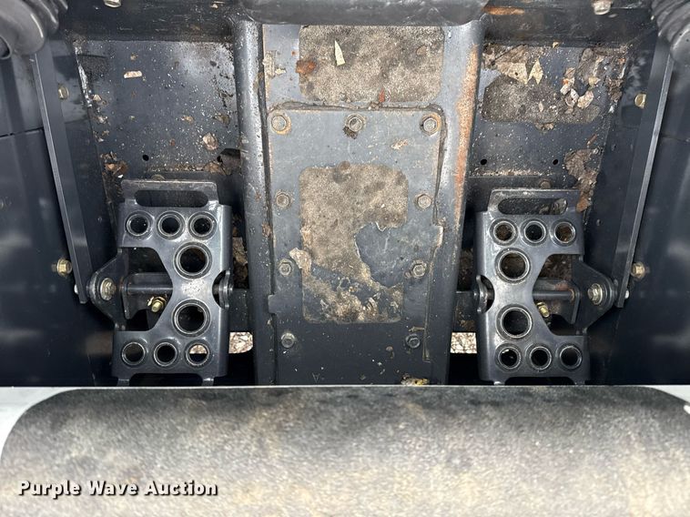 image for item EG5860 2007 Bobcat S220 skid steer loader