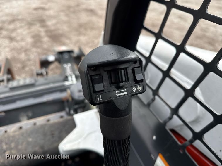 image for item EG5860 2007 Bobcat S220 skid steer loader