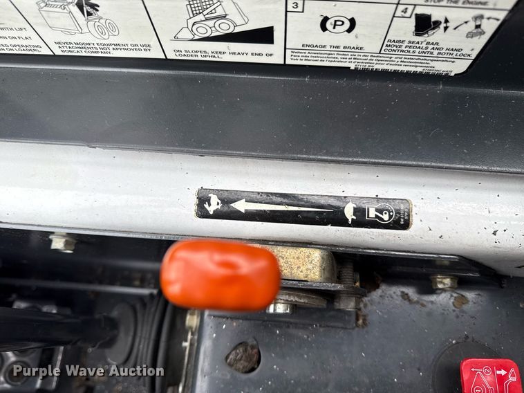 image for item EG5860 2007 Bobcat S220 skid steer loader