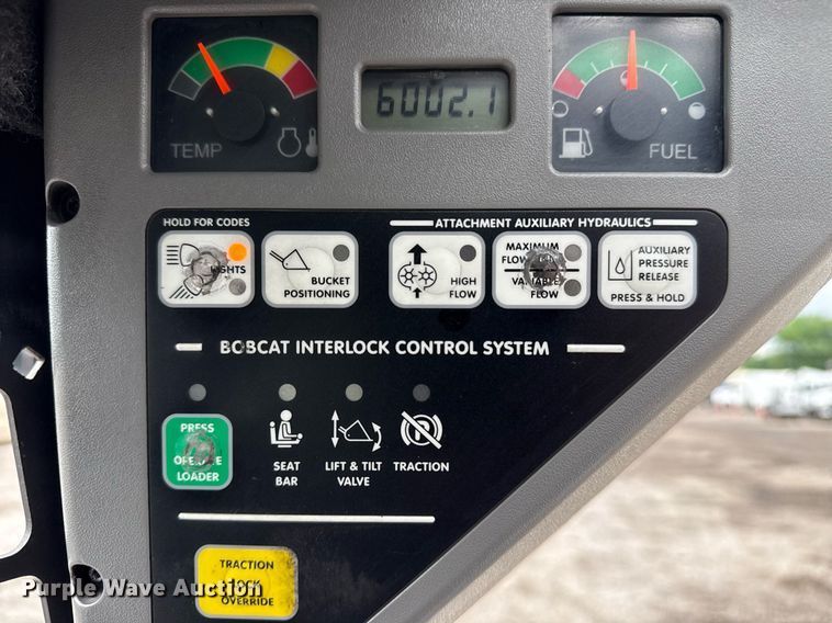 image for item EG5860 2007 Bobcat S220 skid steer loader