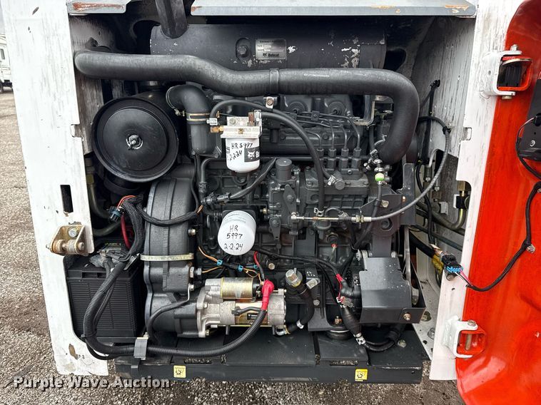 image for item EG5860 2007 Bobcat S220 skid steer loader