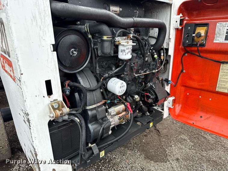 image for item EG5860 2007 Bobcat S220 skid steer loader