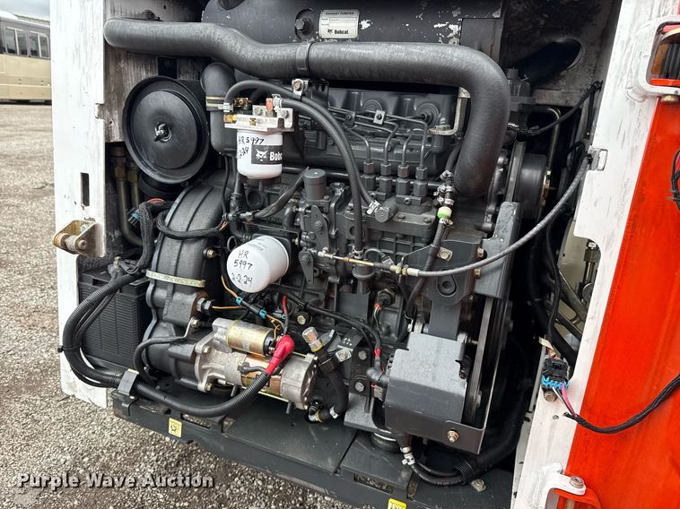 image for item EG5860 2007 Bobcat S220 skid steer loader