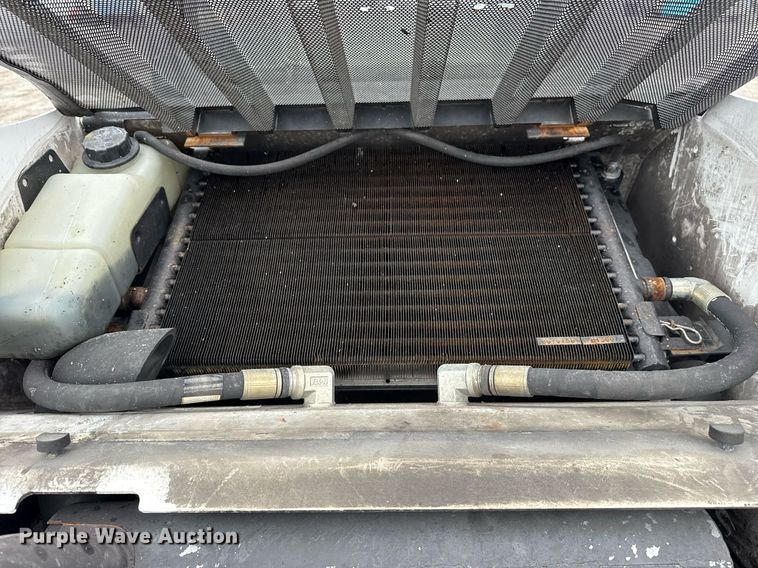 image for item EG5860 2007 Bobcat S220 skid steer loader