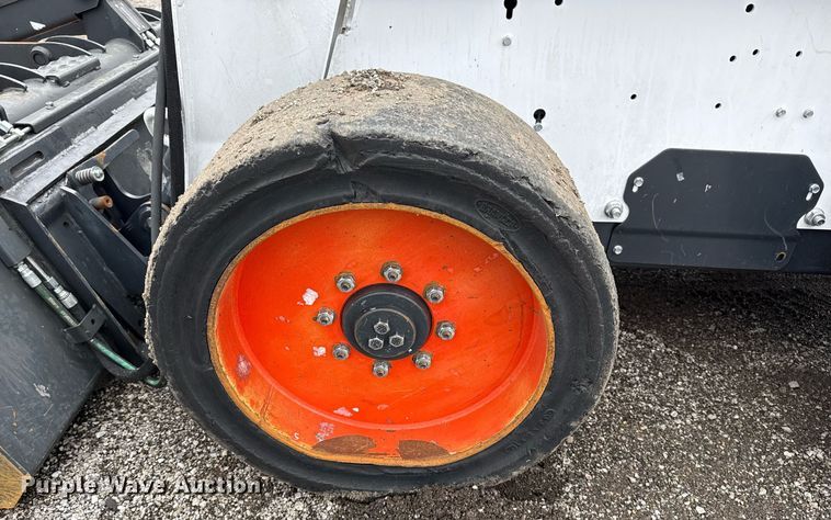 image for item EG5860 2007 Bobcat S220 skid steer loader