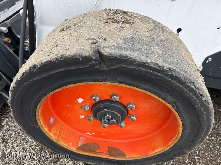 image for item EG5860 2007 Bobcat S220 skid steer loader