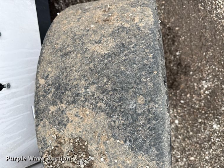 image for item EG5860 2007 Bobcat S220 skid steer loader