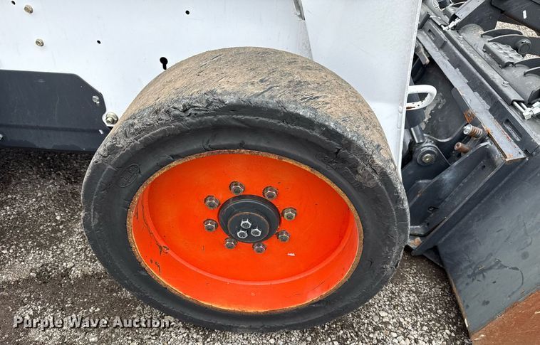 image for item EG5860 2007 Bobcat S220 skid steer loader