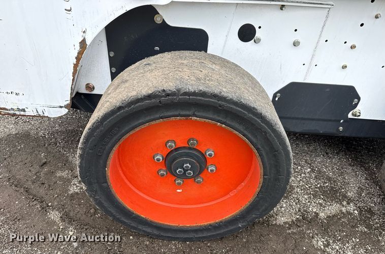 image for item EG5860 2007 Bobcat S220 skid steer loader