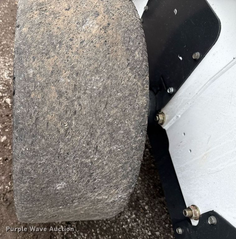 image for item EG5860 2007 Bobcat S220 skid steer loader