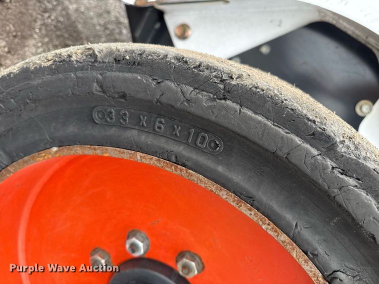 image for item EG5860 2007 Bobcat S220 skid steer loader