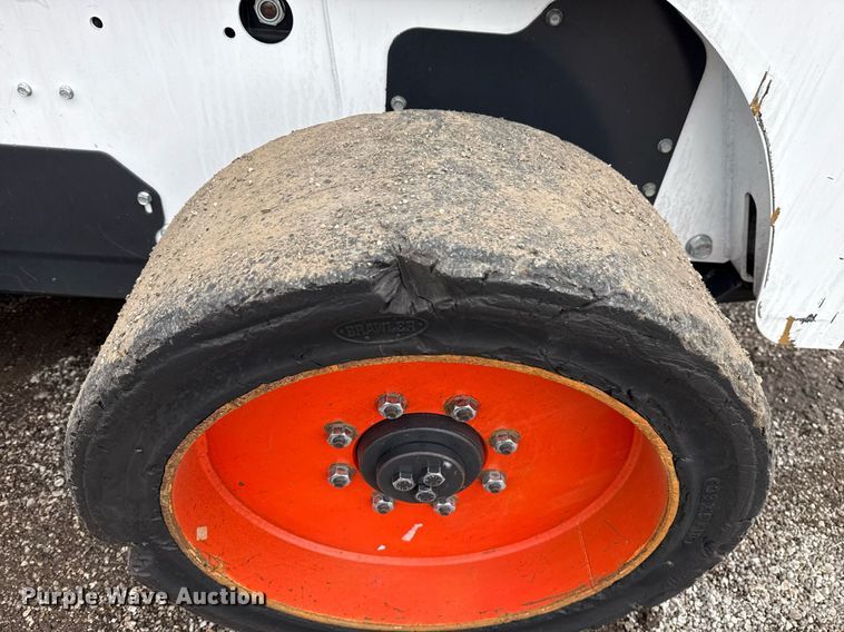 image for item EG5860 2007 Bobcat S220 skid steer loader