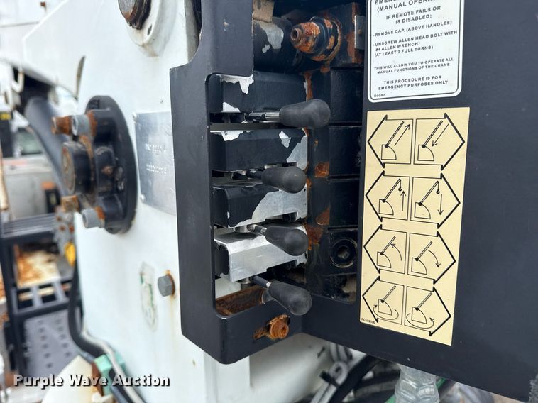 image for item EG5862 2012 Freightliner Business Class M2 Crew Cab utility / service truck