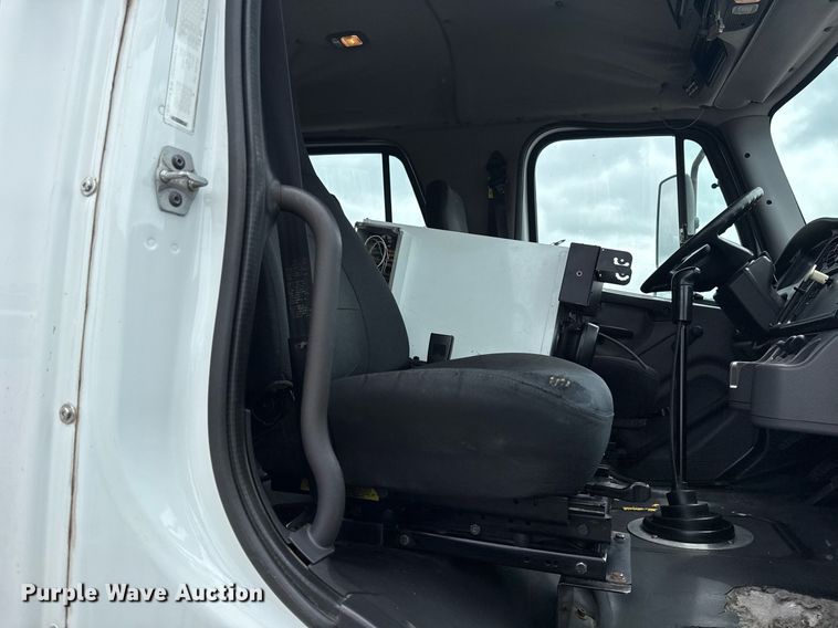 image for item EG5862 2012 Freightliner Business Class M2 Crew Cab utility / service truck