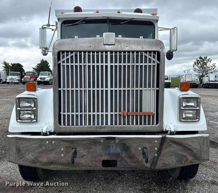 image for item EG5864 1989 International F-9370 dump truck