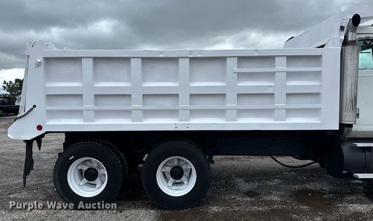 image for item EG5864 1989 International F-9370 dump truck