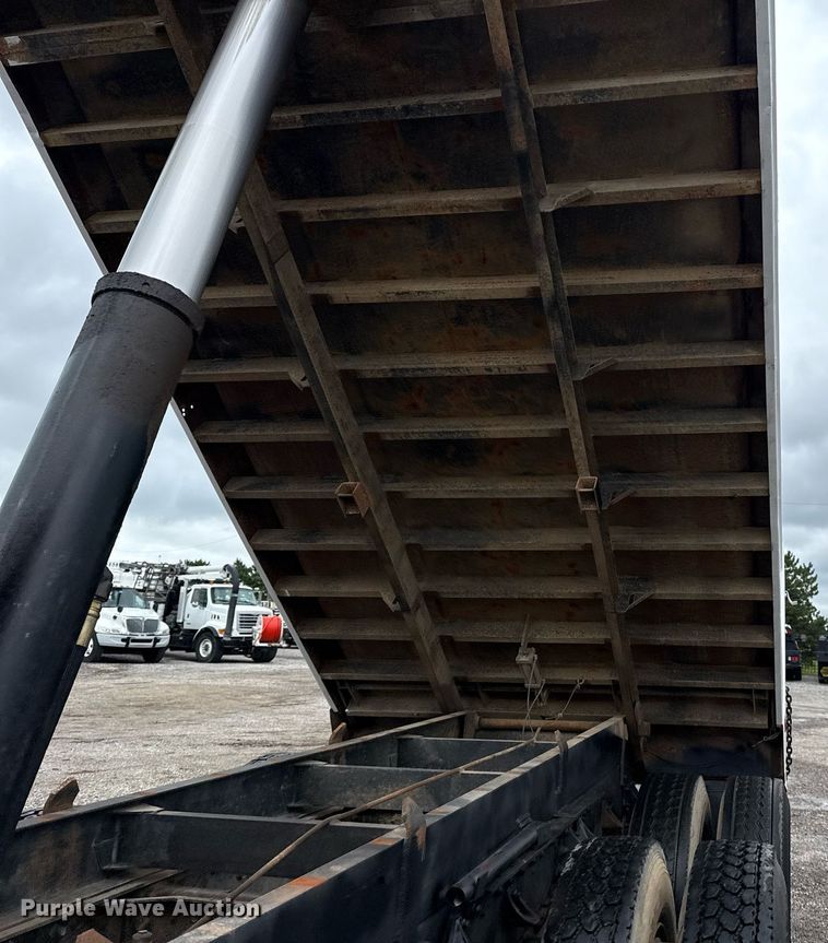 image for item EG5864 1989 International F-9370 dump truck