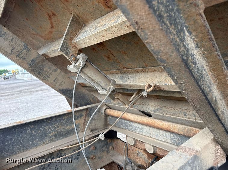 image for item EG5864 1989 International F-9370 dump truck