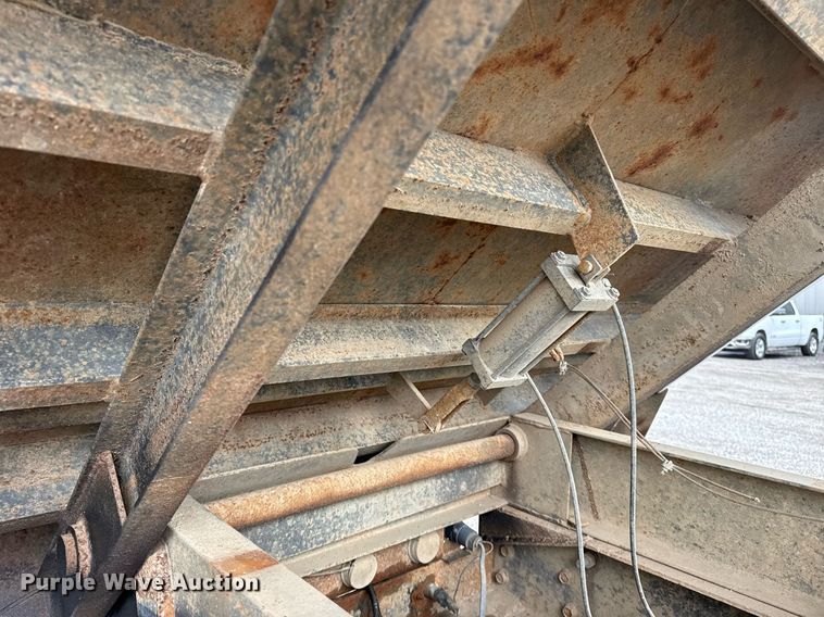 image for item EG5864 1989 International F-9370 dump truck