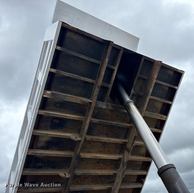 image for item EG5864 1989 International F-9370 dump truck