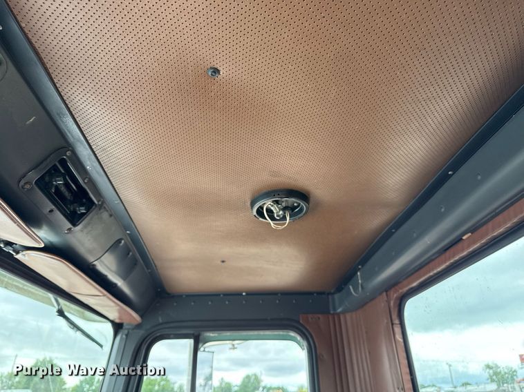 image for item EG5864 1989 International F-9370 dump truck