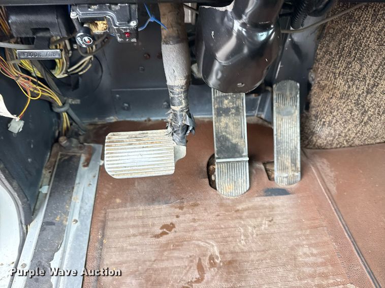 image for item EG5864 1989 International F-9370 dump truck