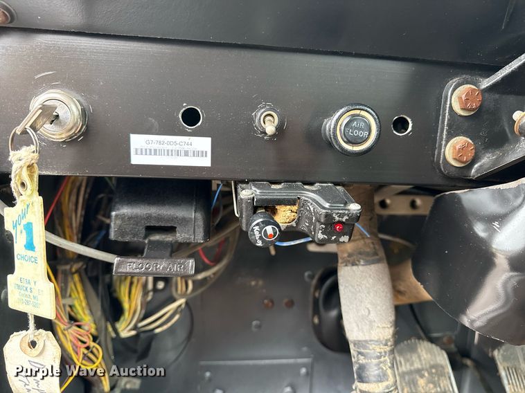 image for item EG5864 1989 International F-9370 dump truck