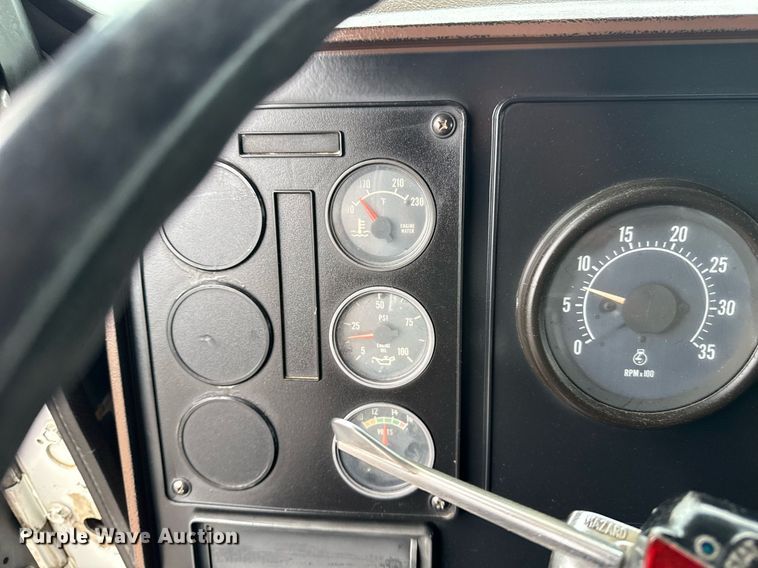 image for item EG5864 1989 International F-9370 dump truck