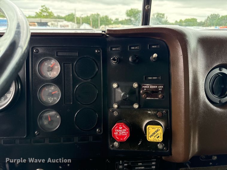 image for item EG5864 1989 International F-9370 dump truck