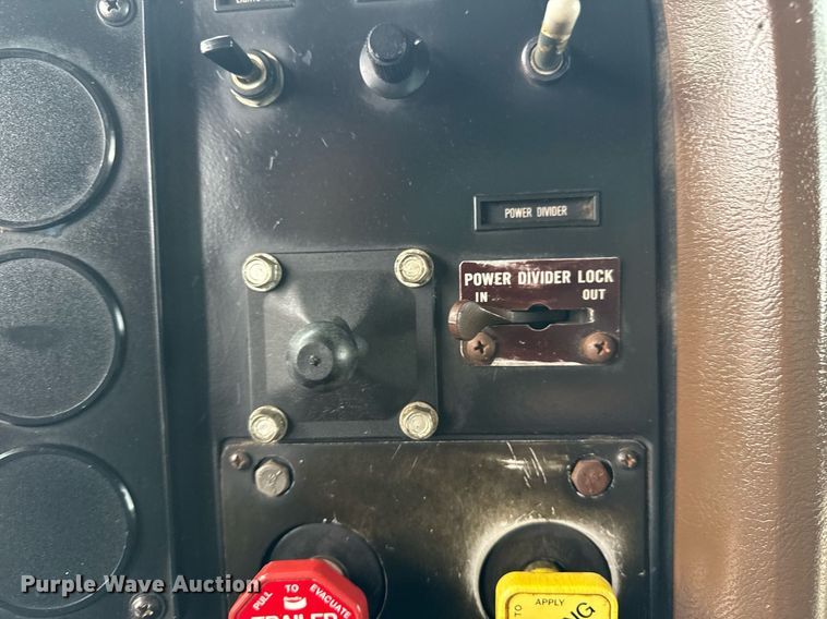 image for item EG5864 1989 International F-9370 dump truck