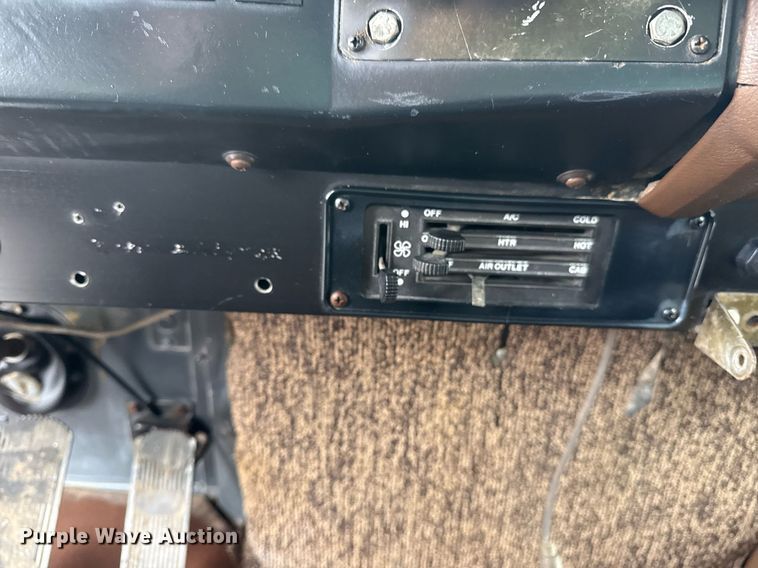 image for item EG5864 1989 International F-9370 dump truck