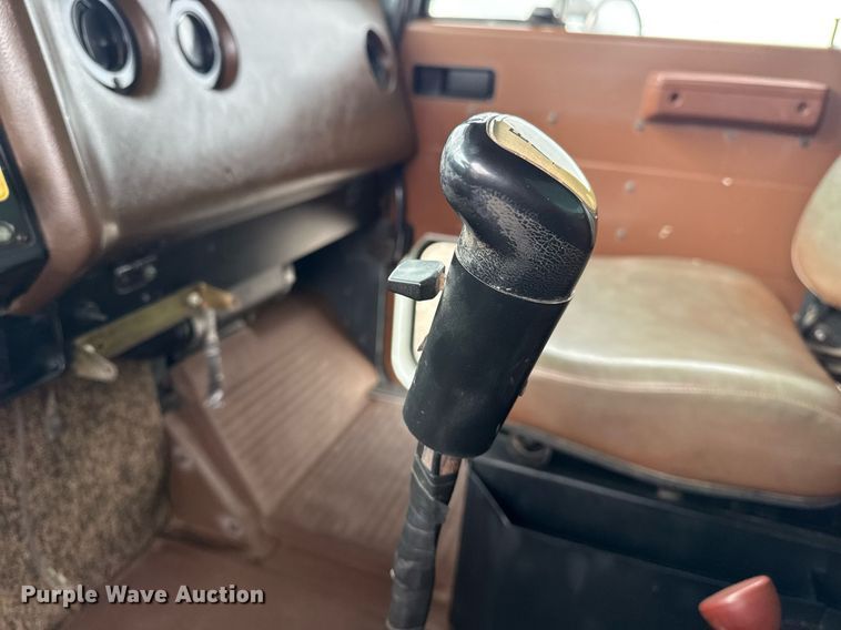 image for item EG5864 1989 International F-9370 dump truck