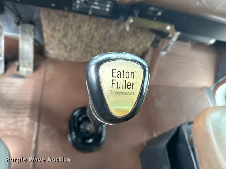 image for item EG5864 1989 International F-9370 dump truck