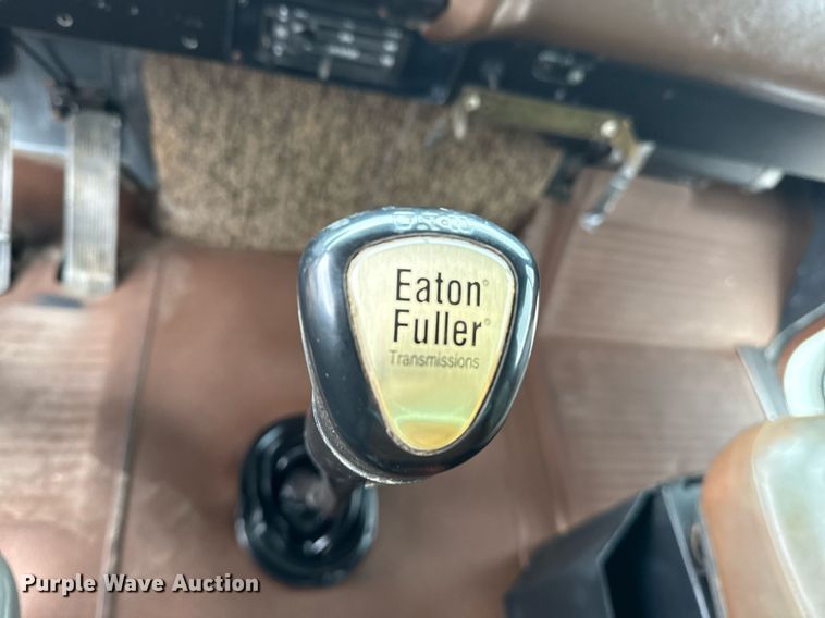 image for item EG5864 1989 International F-9370 dump truck