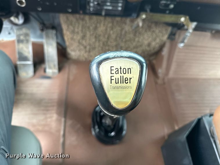 image for item EG5864 1989 International F-9370 dump truck