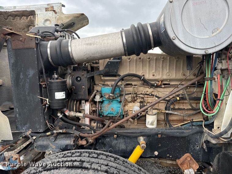 image for item EG5864 1989 International F-9370 dump truck