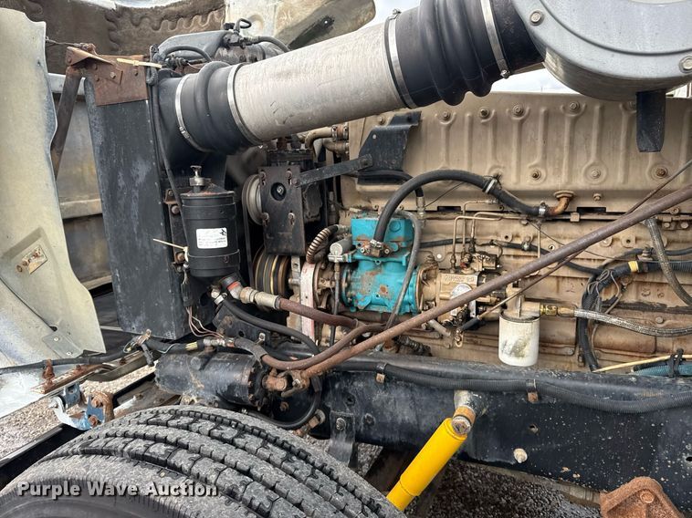 image for item EG5864 1989 International F-9370 dump truck