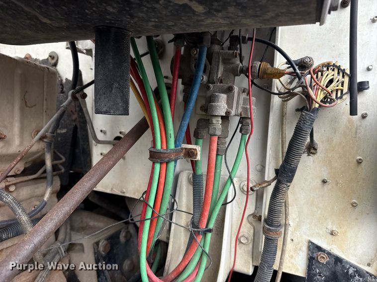 image for item EG5864 1989 International F-9370 dump truck