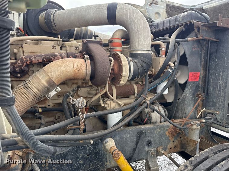 image for item EG5864 1989 International F-9370 dump truck