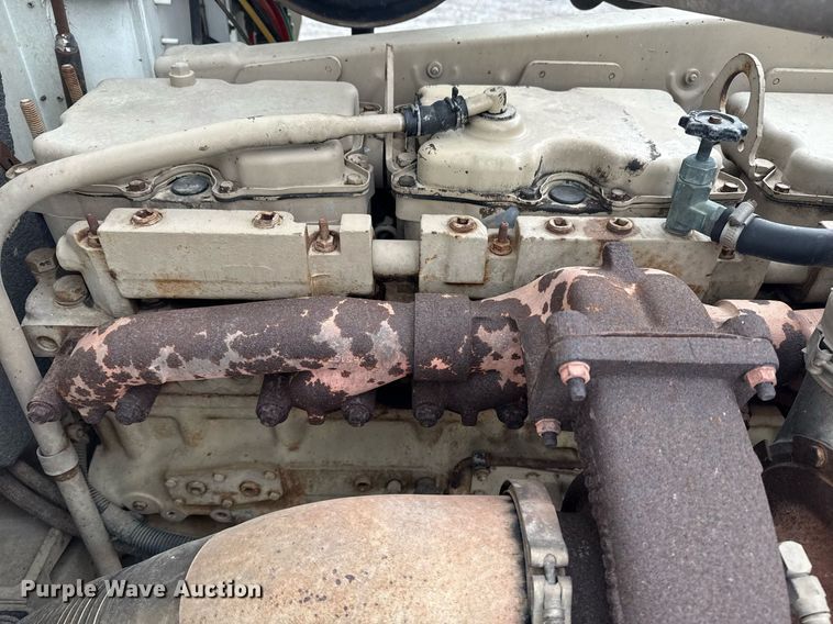 image for item EG5864 1989 International F-9370 dump truck