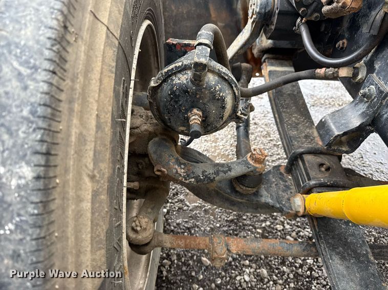 image for item EG5864 1989 International F-9370 dump truck