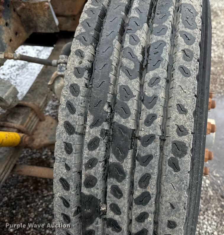 image for item EG5864 1989 International F-9370 dump truck