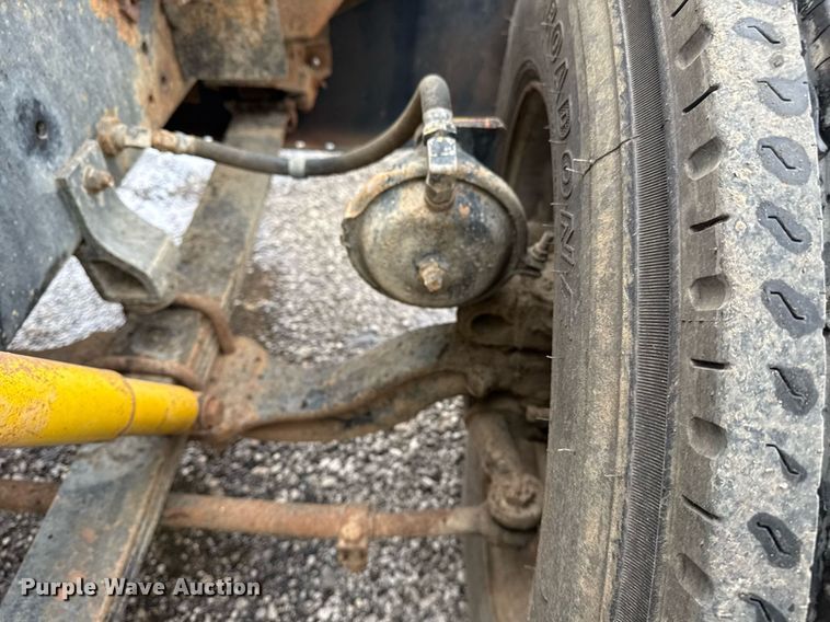 image for item EG5864 1989 International F-9370 dump truck