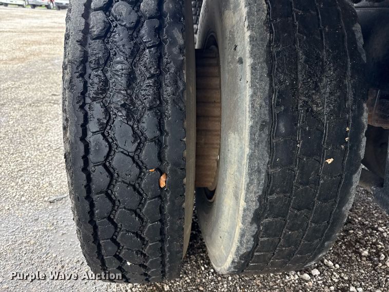 image for item EG5864 1989 International F-9370 dump truck