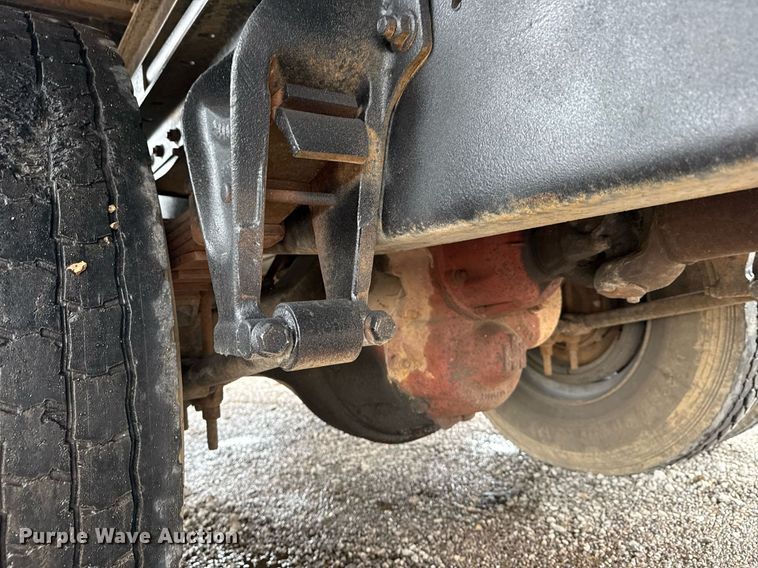 image for item EG5864 1989 International F-9370 dump truck